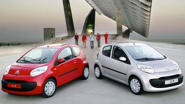 A photo of two Citroën C1 city cars. 