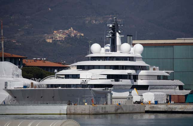 Image for article titled So It Appears That $700 Million Superyacht Does Belong To Putin