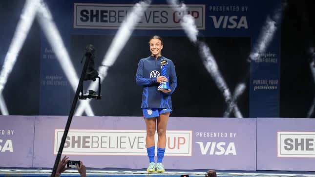 Mallory Swanson celebrates winning her SheBelieves Cup 2023 award.