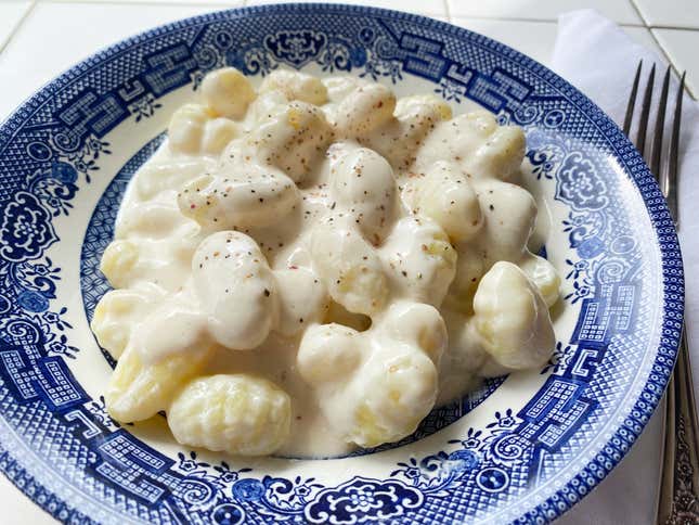 Image for article titled Turn Cottage Cheese Into a Creamy, Protein-Packed Pasta Sauce