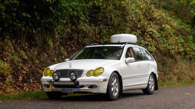 Image for article titled Longroof Fanatics Celebrate Luggage Space At WagonFest