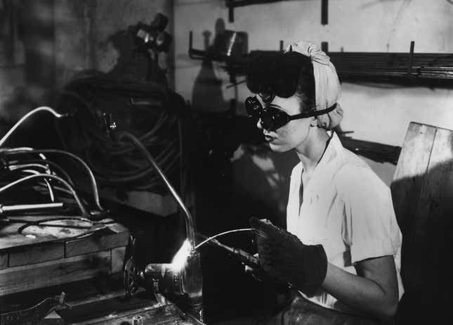 Soldadura en la instalación K-25 en Oak Ridge, en febrero de 1945