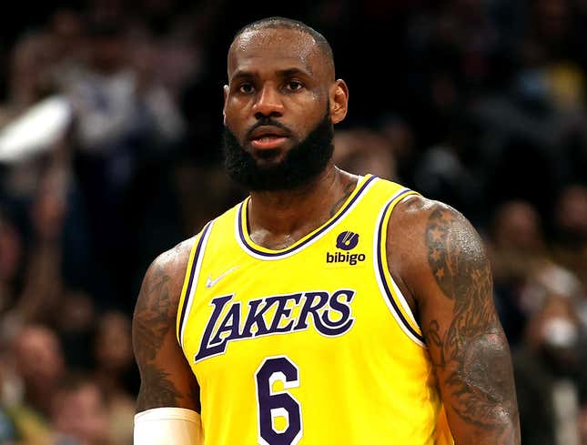 Image for article titled LeBron James Declares Re-Signing With Lakers Gives Him Best Chance To Miss Playoffs