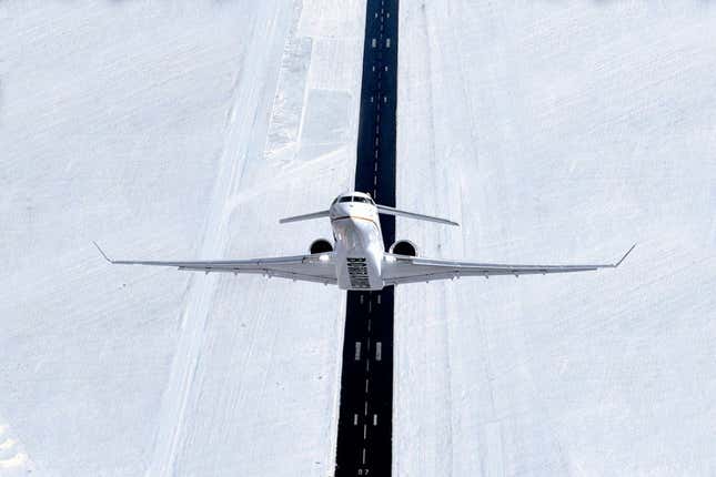 Imagen para el artículo titulado El nuevo jet privado de Bombardier es el avión de pasajeros más rápido desde el Concorde