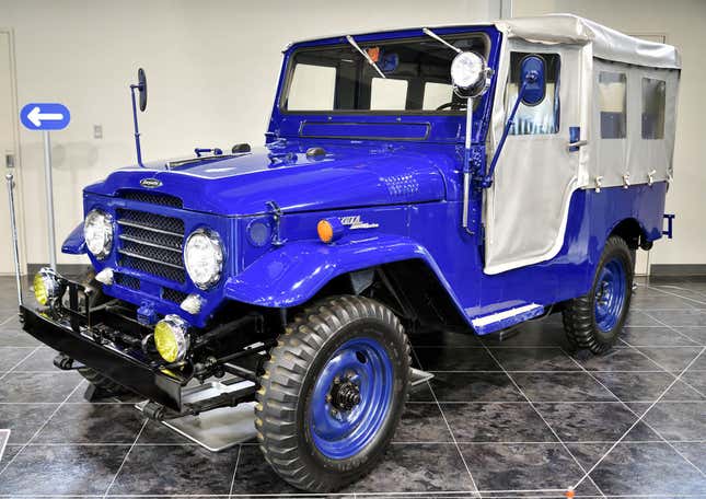 Toyota Landcruiser model FJ25L (1957)