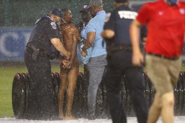 Image for article titled SEE IT! First streaker of the season (could be solution to boring baseball)