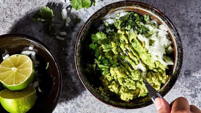 guacamole in bowl