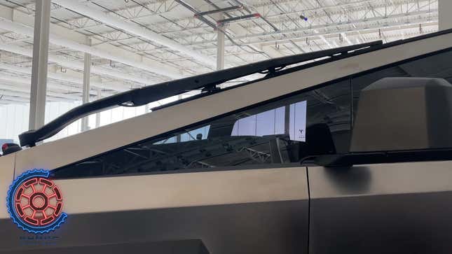 Imagen para el artículo titulado El último prototipo del Cybertruck de Tesla se ve aún peor de cerca