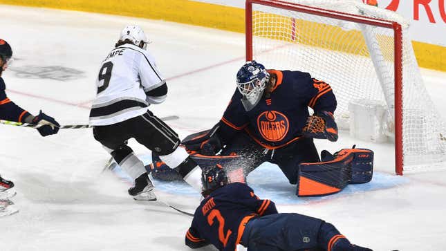 Image for article titled Gary Bettman must make the Oilers wear their ‘80s jerseys for the second round