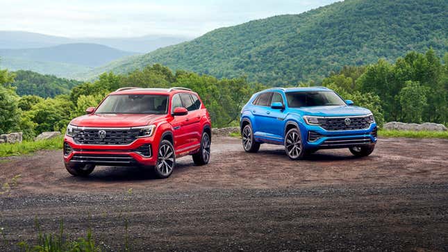 A red 2024 Volkswagen Atlas and a blue 2024 Volkswagen Atlas Cross Sport.