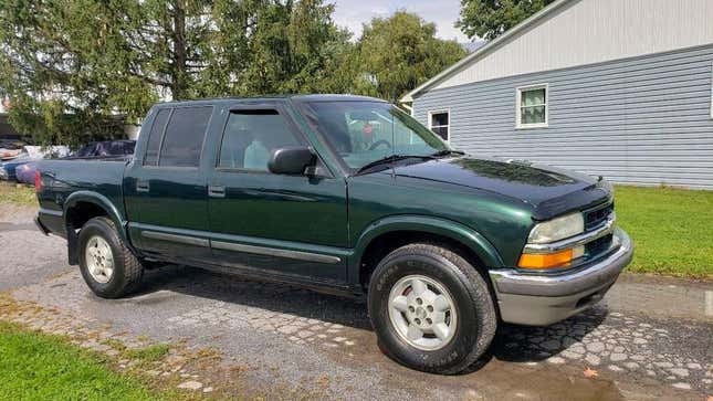 Image for article titled At $7,200, Is This 2002 Chevy S10 Crew Cab an Apocalyptically Good Deal?