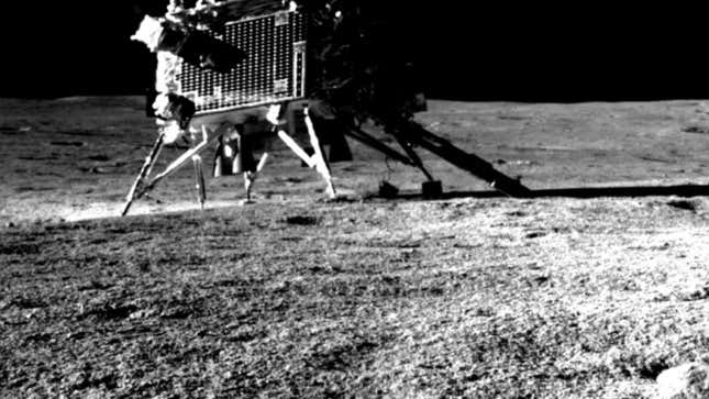 El rover Pragyan de la misión tomó una imagen del módulo de aterrizaje Vikram en la superficie de la Luna.