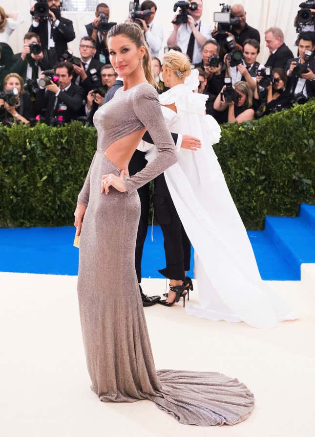 Gisele Bundchen attends The Metropolitan Museum of Art's Costume Institute benefit gala celebrating the opening of the Rei Kawakubo/Comme des Garçons: Art of the In-Between exhibition on Monday, May 1, 2017, in New York. (Photo by Charles Sykes/Invision/AP)
