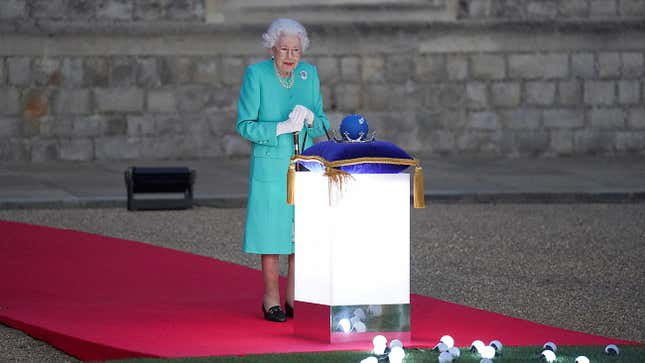 Britain’s Queen Elizabeth leads the lighting of the principal Jubilee beacon, as part of Platinum Jubilee celebrations, at Windsor Castle, Britain, in London, Britain, June 2, 2022. Steve Parsons/Pool via REUTERS REFILE – CORRECTING LOCATION