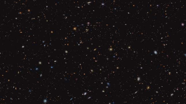 Una parte del cielo llena de galaxias conocida como campo de GOODS en el cielo del Sur
