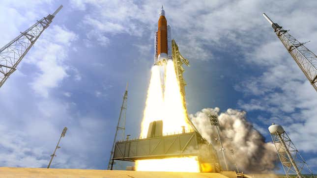 Imagen para el artículo titulado Todo lo que tienes que saber sobre la misión Artemis 1 y el megacohete SLS de la NASA