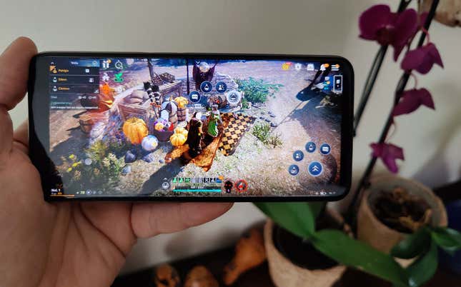 Imagen para el artículo titulado El Realme 8i es una buena elección para jugar en el móvil sin romperte el presupuesto