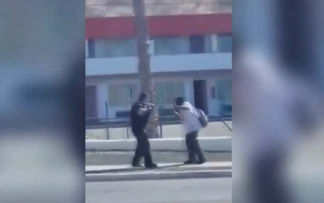 Image for article titled That&#39;s Sus: Bystander’s Video of Violent Police Interaction Contradicts Cops&#39; Claims