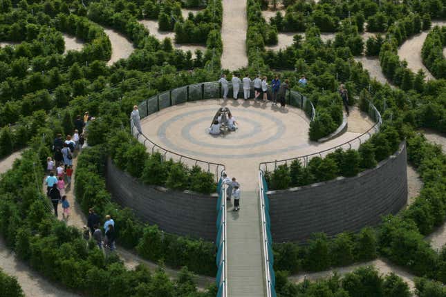 Image for article titled Photos: The world’s most impressive outdoor mazes and labyrinths