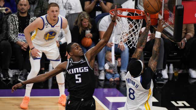 Gary Payton II of the Golden State Warriors drives to the basket as De’Aaron Fox of the Sacramento Kings defends during the third quarter in Game One of the Western Conference First Round Playoffs.