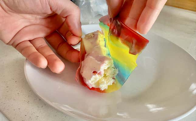 Image for article titled Fruit Roll-Up Ice Cream Is a Textural Delight