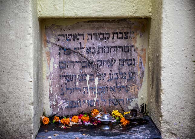 UC Banerjee Road Jewish tomb is now worshipped in Hindu fashion.