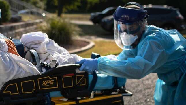 Omicron tiene menos riesgo de hospitalización que la variante Delta