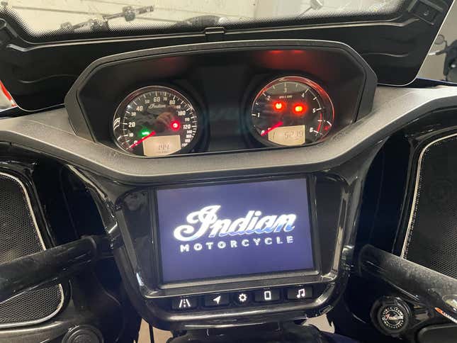 Image for article titled The 2021 Indian Challenger Is The Ultimate Get Out Of Dodge Machine