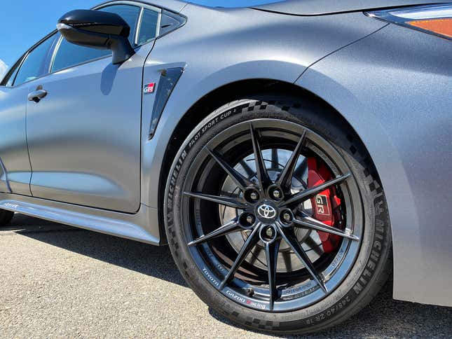 The Morizo Edition, limited to a run of 200 examples, features exclusive forged rims and 245-mm-wide Michelin Pilot Sport Cup 2 tires.