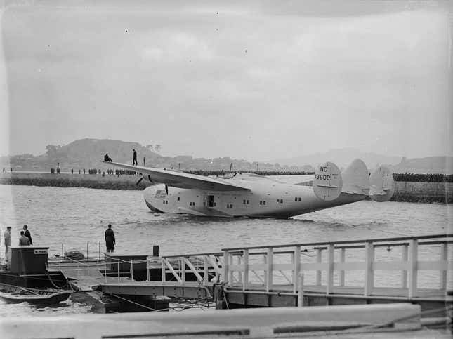 Image for article titled Pearl Harbor Forced A Plane To Fly Around The World To Get Home