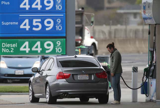 Image for article titled Here&#39;s When You Buy Gas