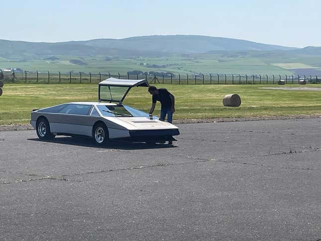 Image for article titled Aston Martin Bulldog Hits 200 MPH 45 Years After It Was Supposed To