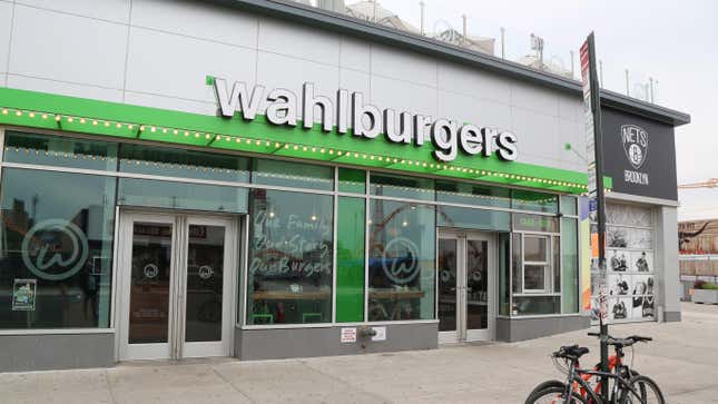 wahlburger exterior