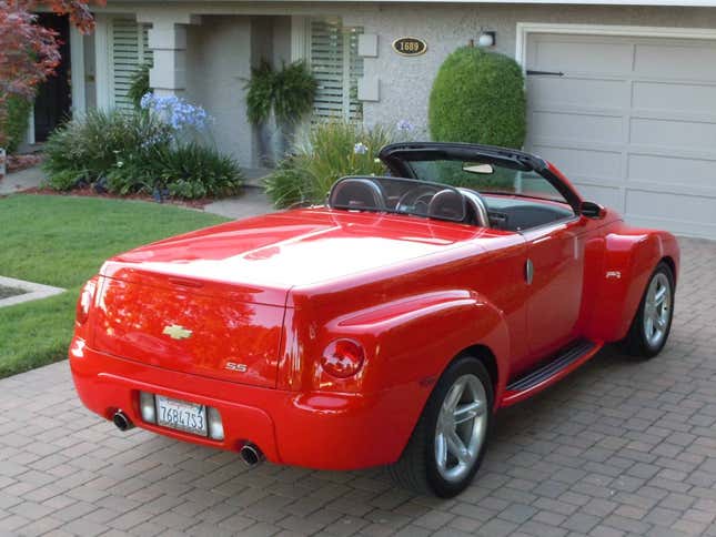 Image for article titled At $33,400, Is This 2006 Chevy SSR A Ridiculous Deal?