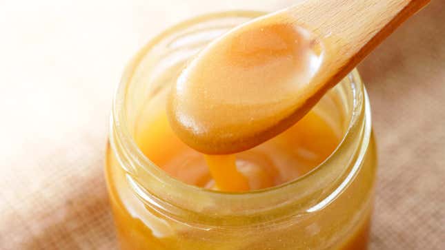 manuka honey in jar