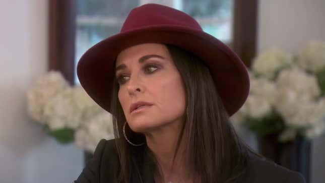 Image for article titled Who Will Win in the Showdown Between Lisa Vanderpump and Kyle Richards?