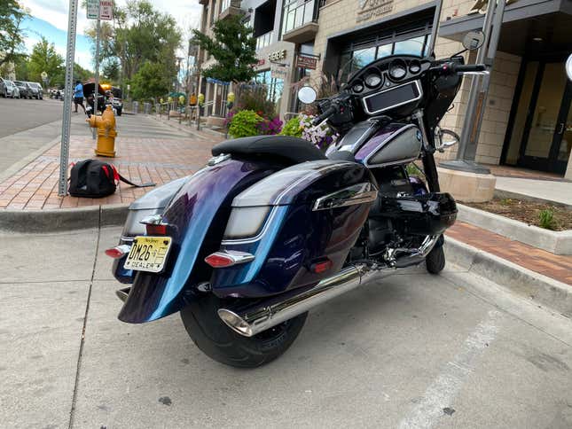 Image for article titled The 2022 BMW R 18 B And R 18 Transcontinental Are Coming After Harley-Davidson And Indian