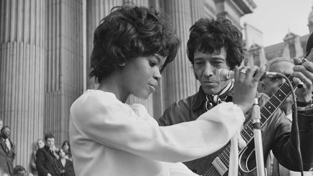 P.P. Arnold sings with British blues musician Alexis Korner at a demonstration opposing the H-bomb near St. Paul’s Cathedral in London in April 1968.