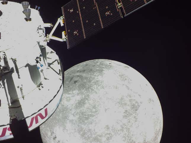 Image for article titled Artemis I Passes 81 Miles Above Moon's Surface Before Heading for Record-Breaking Distance from Earth