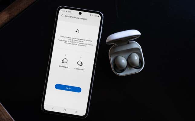 Puedes buscar un auricular que se te ha extraviado desde la app Galaxy Wearable.
