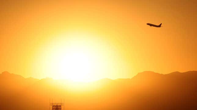 Image for article titled UN Countries Adopt 'Aspirational’ Net-Zero Goal for Aviation