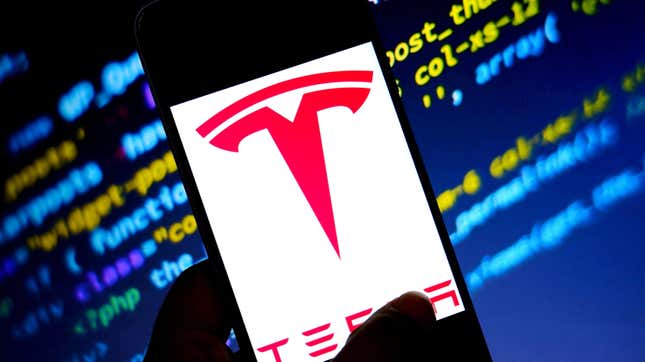 Imagen para el artículo titulado El adolescente que hackeo decenas de coches Tesla en varios países del mundo ha explicado por fin cómo lo hizo