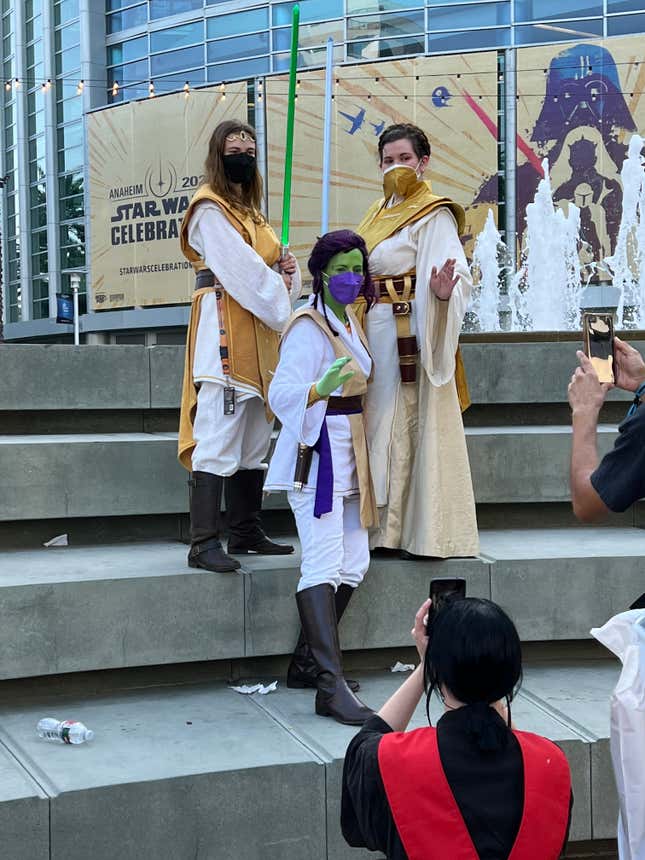 Image for article titled Here&#39;s Some of Star Wars Celebration 2022&#39;s Coolest Cosplay