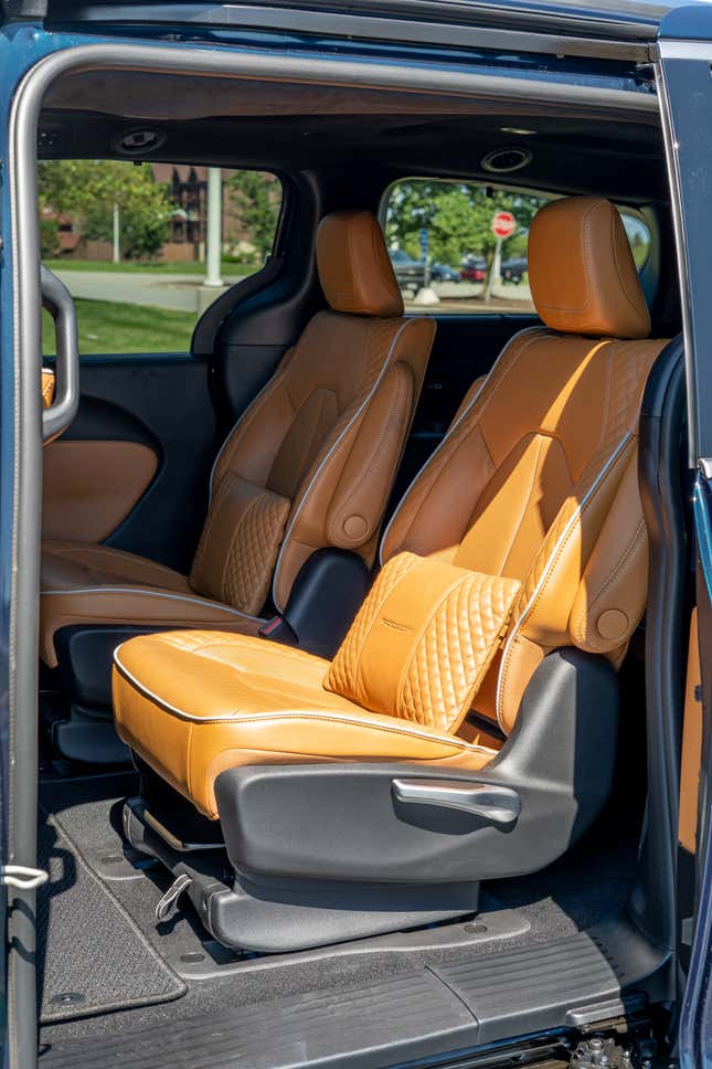 Image for article titled 1,000 Miles In a Chrysler Pacifica Taught Me Minivan Supremacy