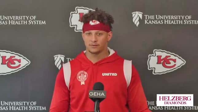 Image for article titled Patrick Mahomes, arguably the NFL&#39;s top QB, fine with not being paid accordingly