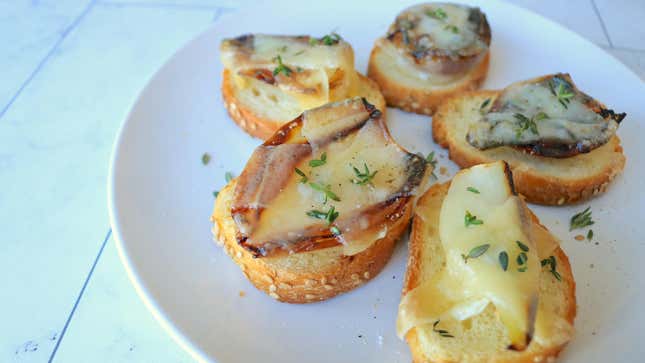 Image for article titled Make Hand-Held French Onion Soup Bites