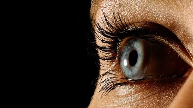 Imagen para el artículo titulado Este chico puede dilatar y contraer sus pupilas voluntariamente, algo que se creía imposible