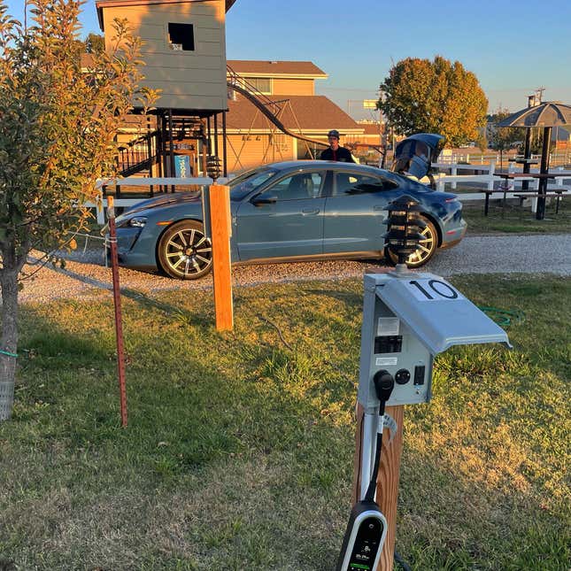 Image for article titled The Middle Of The United States Is An EV Charging Wasteland