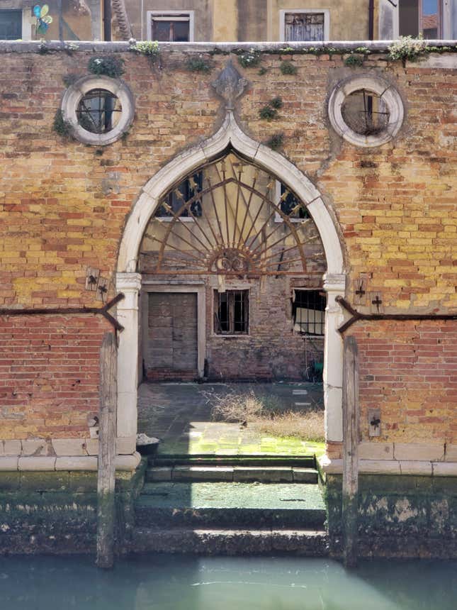 Image for article titled You’ve seen Venice’s gondolas. But have you seen its doors?
