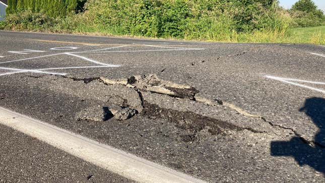 Image for article titled The Pacific Northwest Is So Blazing Hot That Roads Are Buckling